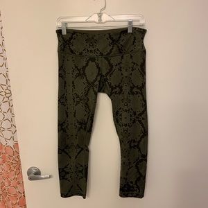 LULULEMON CROPS